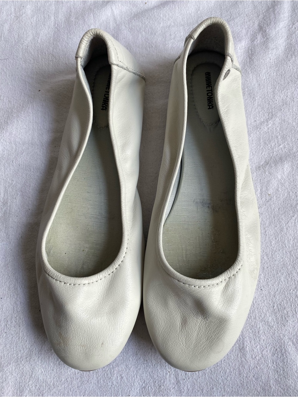 Minnetonka Women's Cream Leather Ballet Flats SZ 10